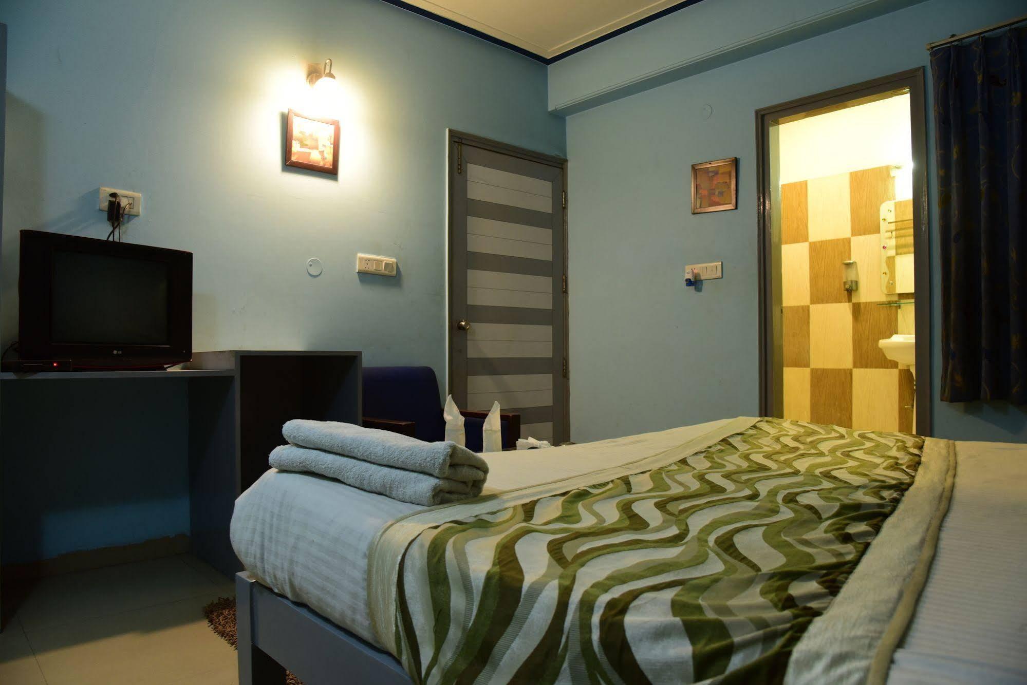 A Family Hotel Oppera Near Igi Airport New Delhi Exterior photo