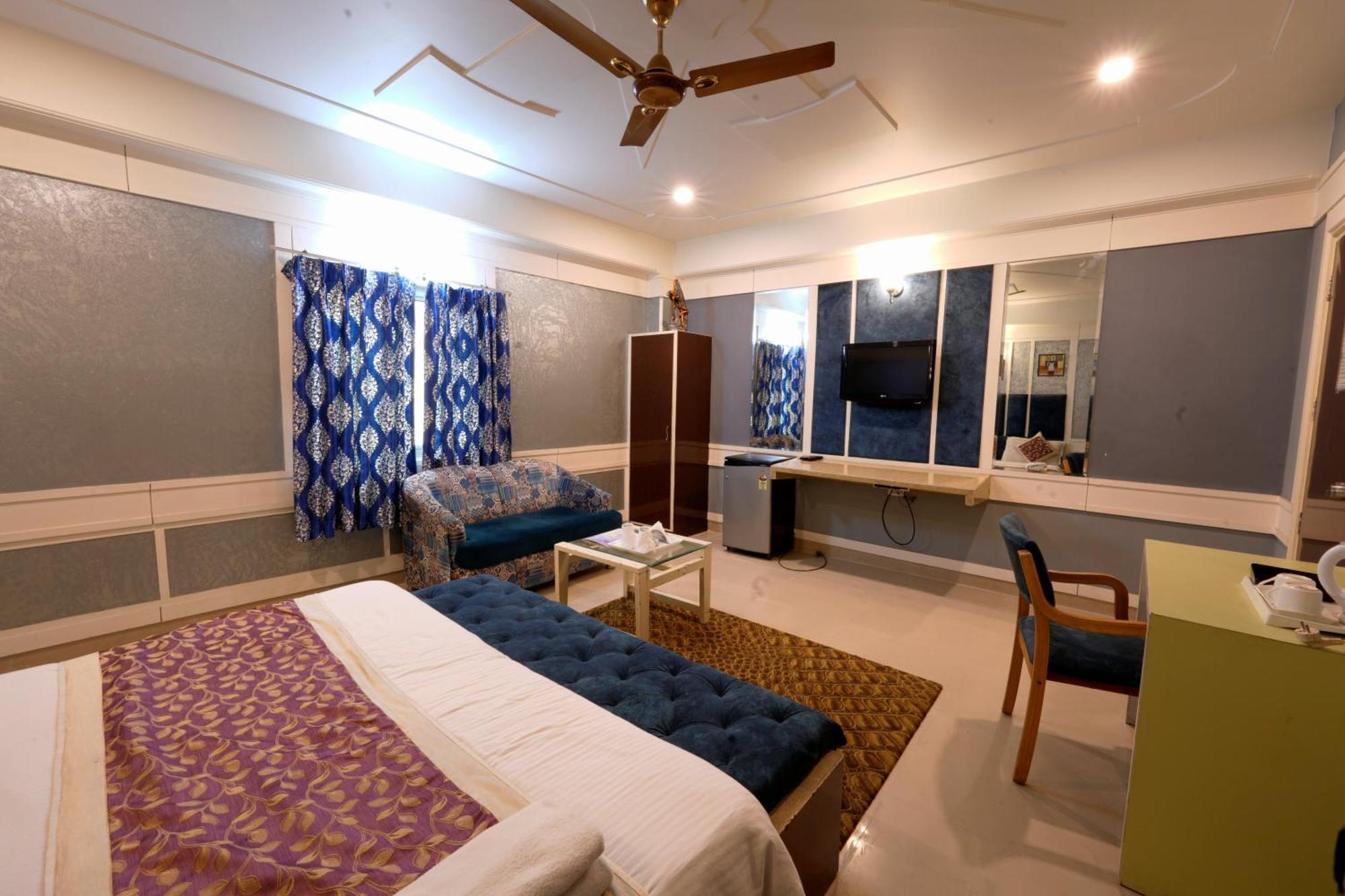 A Family Hotel Oppera Near Igi Airport New Delhi Exterior photo