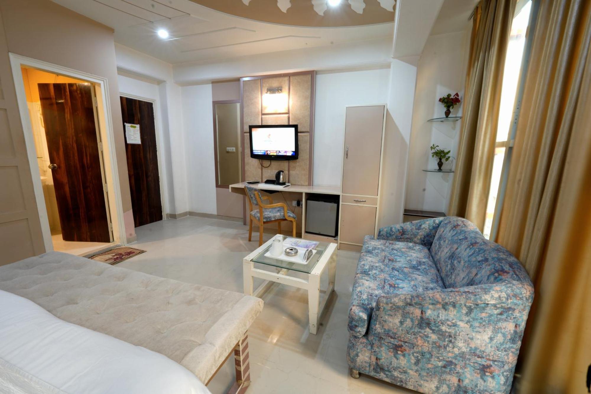 A Family Hotel Oppera Near Igi Airport New Delhi Exterior photo