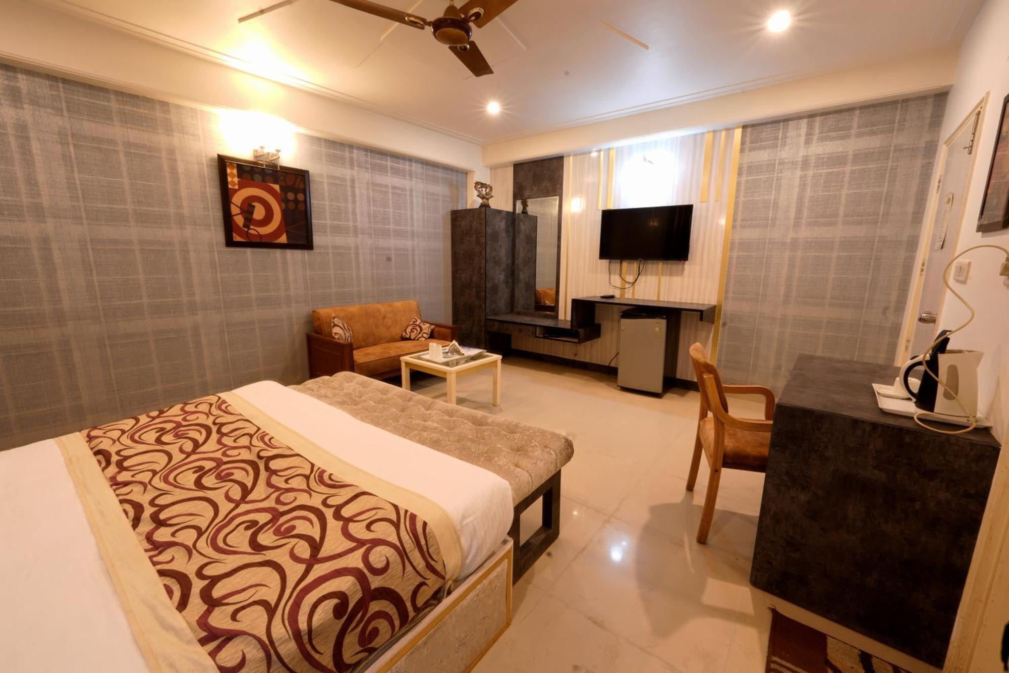 A Family Hotel Oppera Near Igi Airport New Delhi Exterior photo