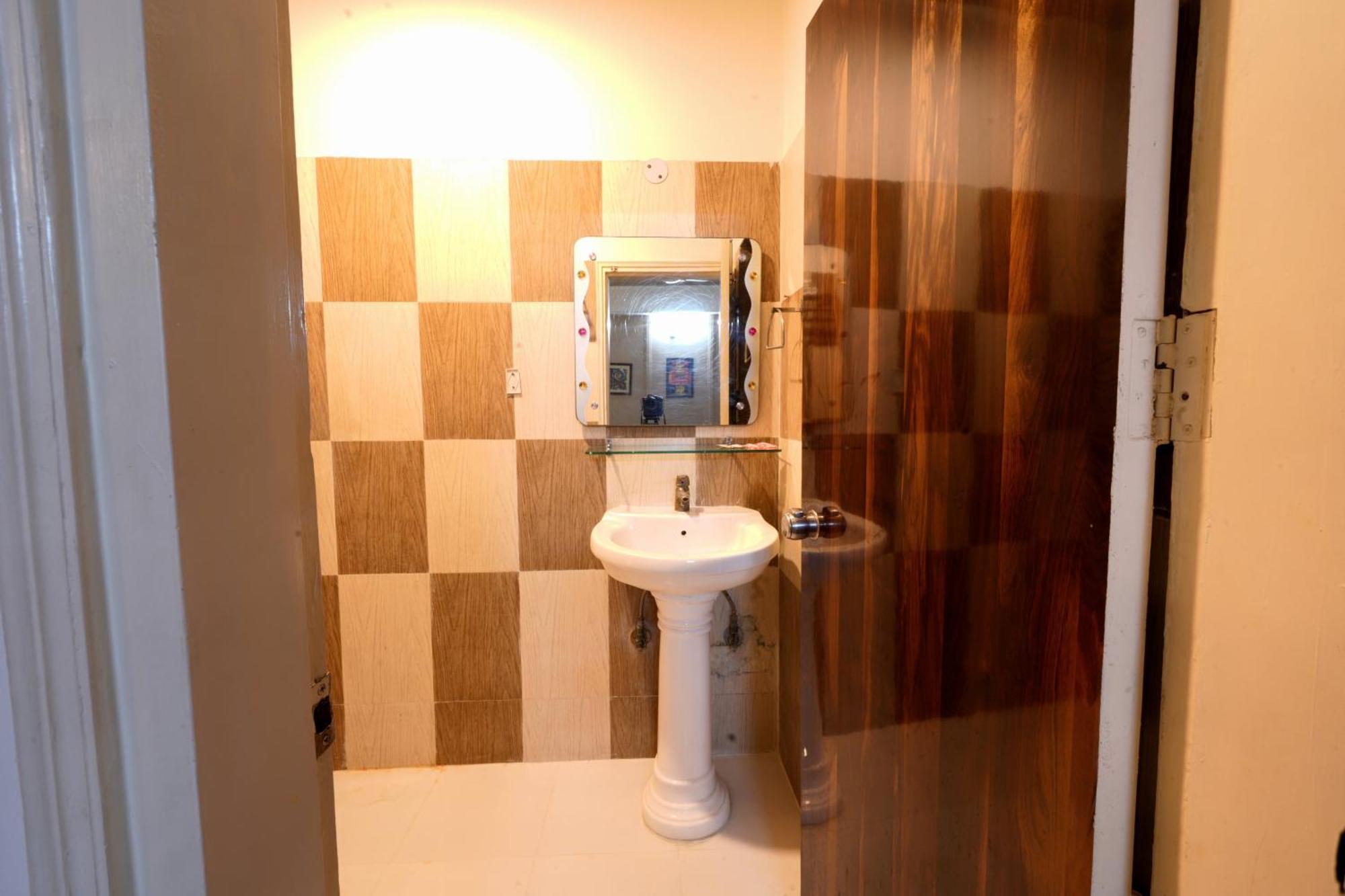 A Family Hotel Oppera Near Igi Airport New Delhi Exterior photo