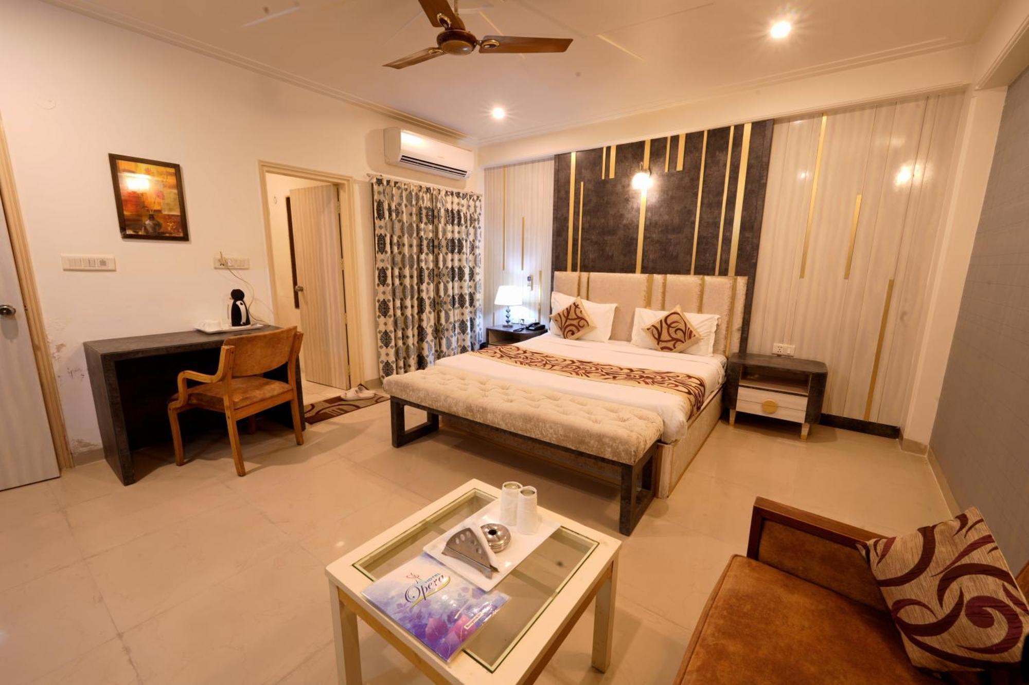 A Family Hotel Oppera Near Igi Airport New Delhi Exterior photo