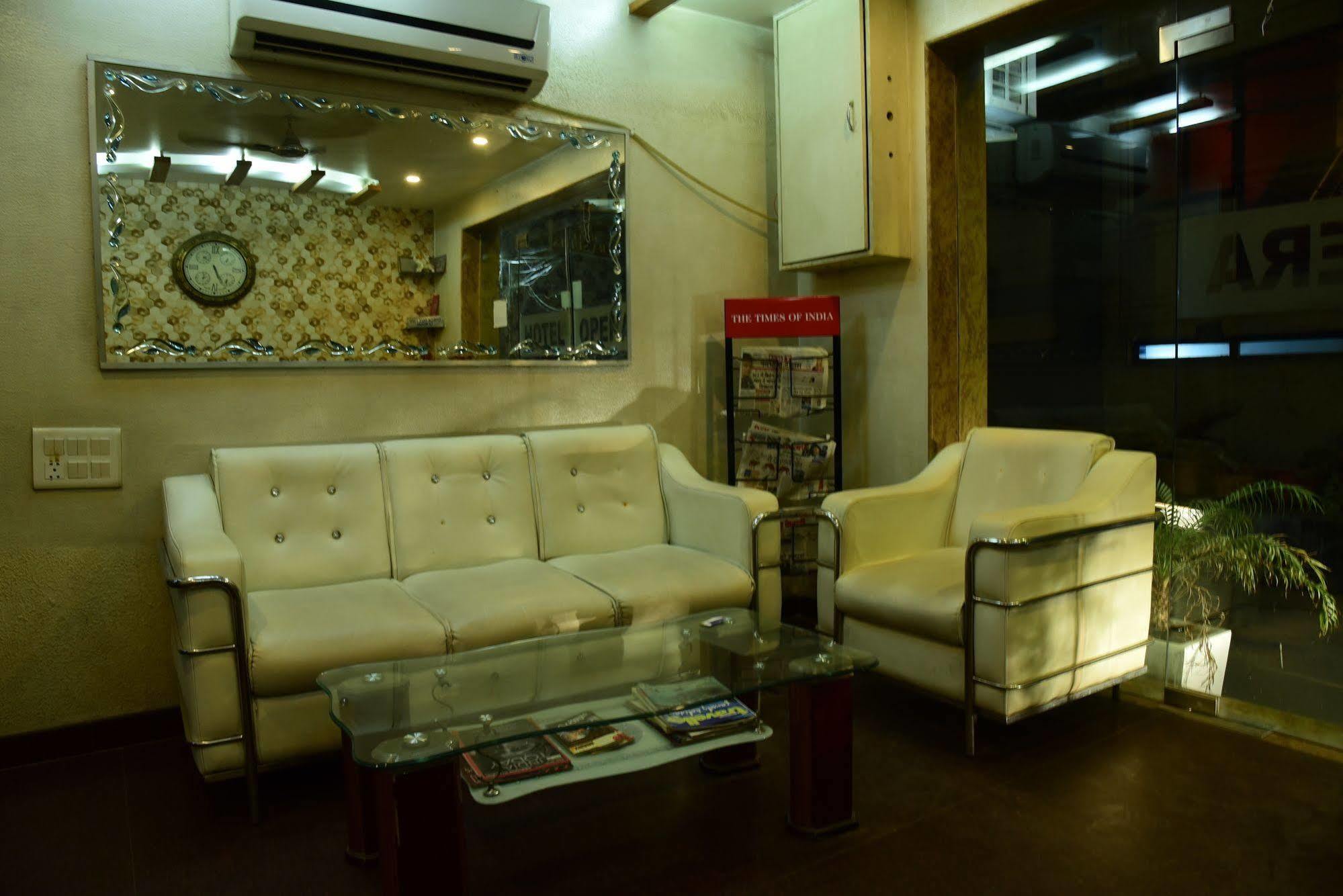 A Family Hotel Oppera Near Igi Airport New Delhi Exterior photo