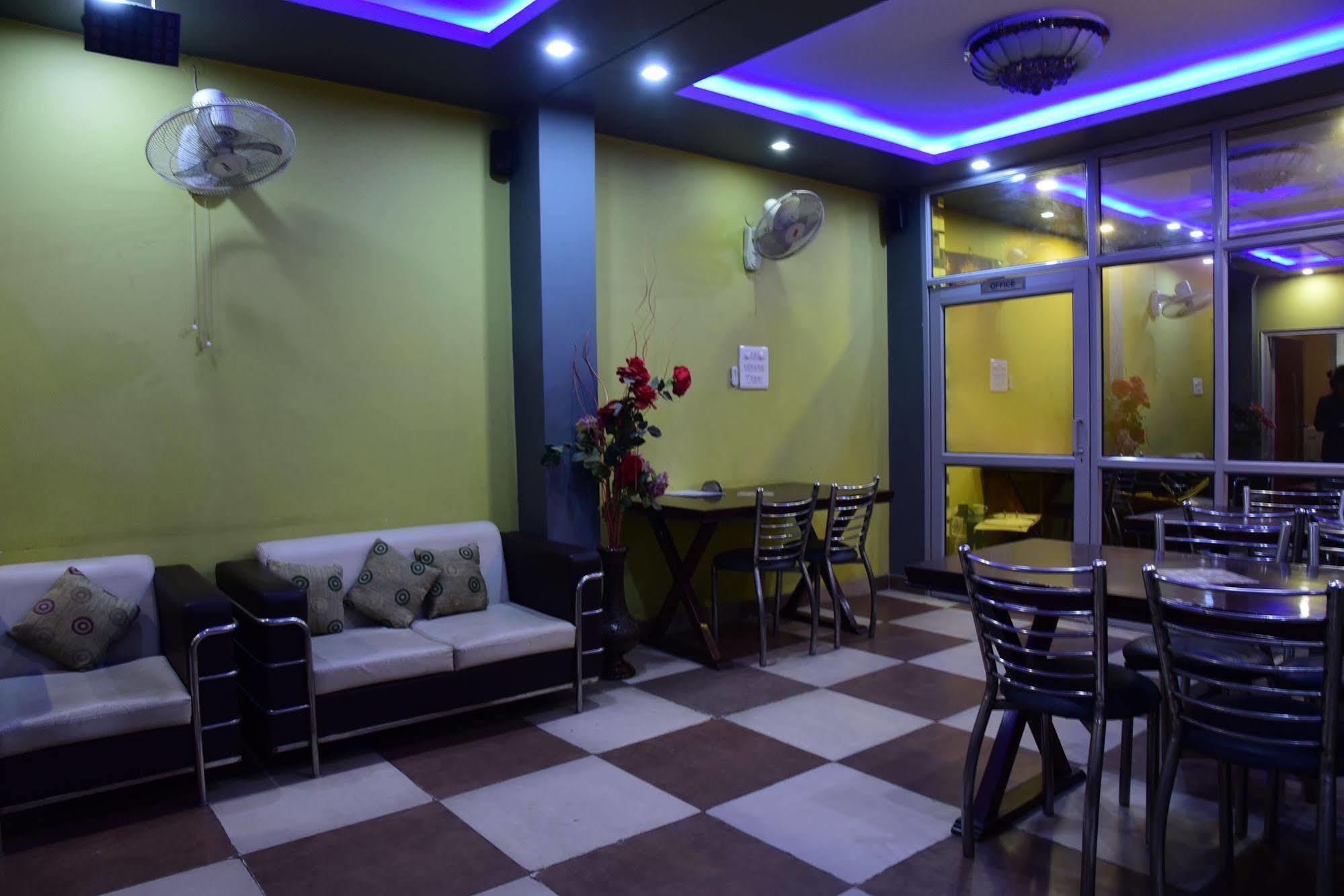 A Family Hotel Oppera Near Igi Airport New Delhi Exterior photo