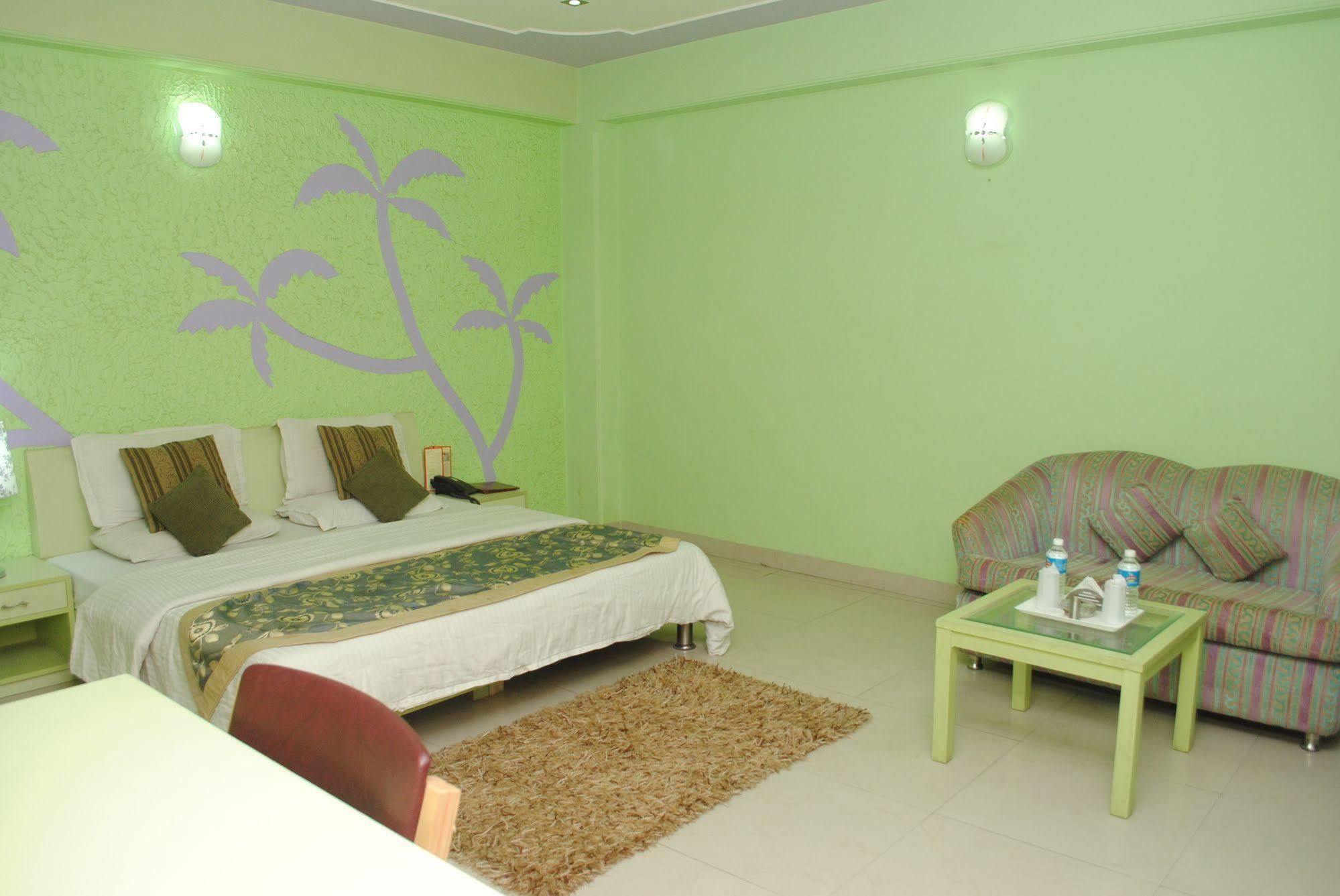 A Family Hotel Oppera Near Igi Airport New Delhi Exterior photo