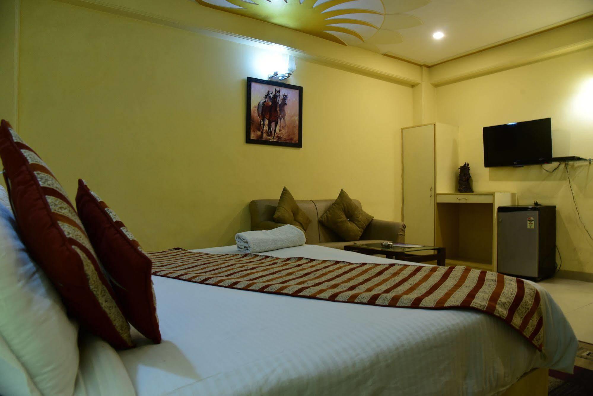 A Family Hotel Oppera Near Igi Airport New Delhi Exterior photo