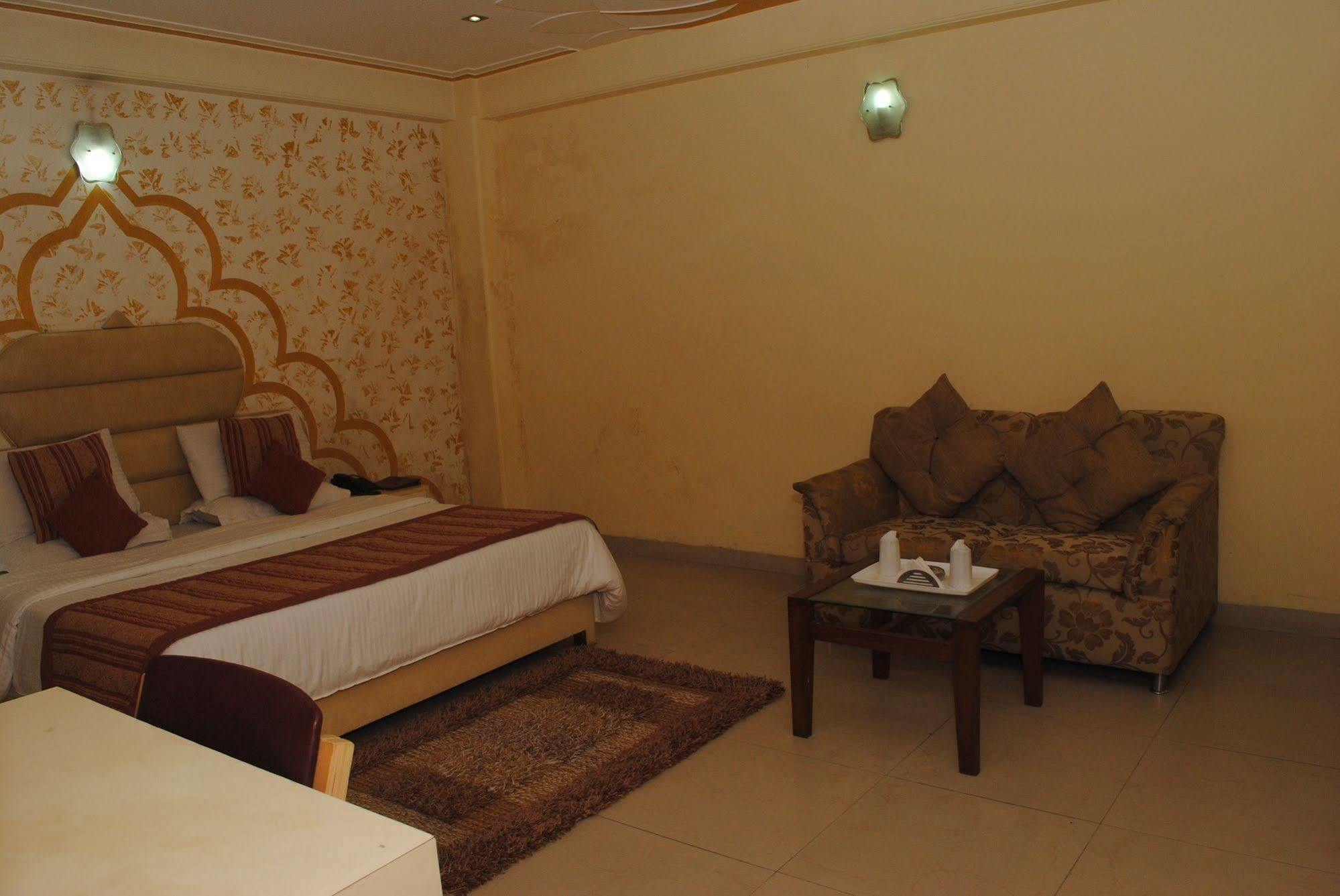 A Family Hotel Oppera Near Igi Airport New Delhi Exterior photo
