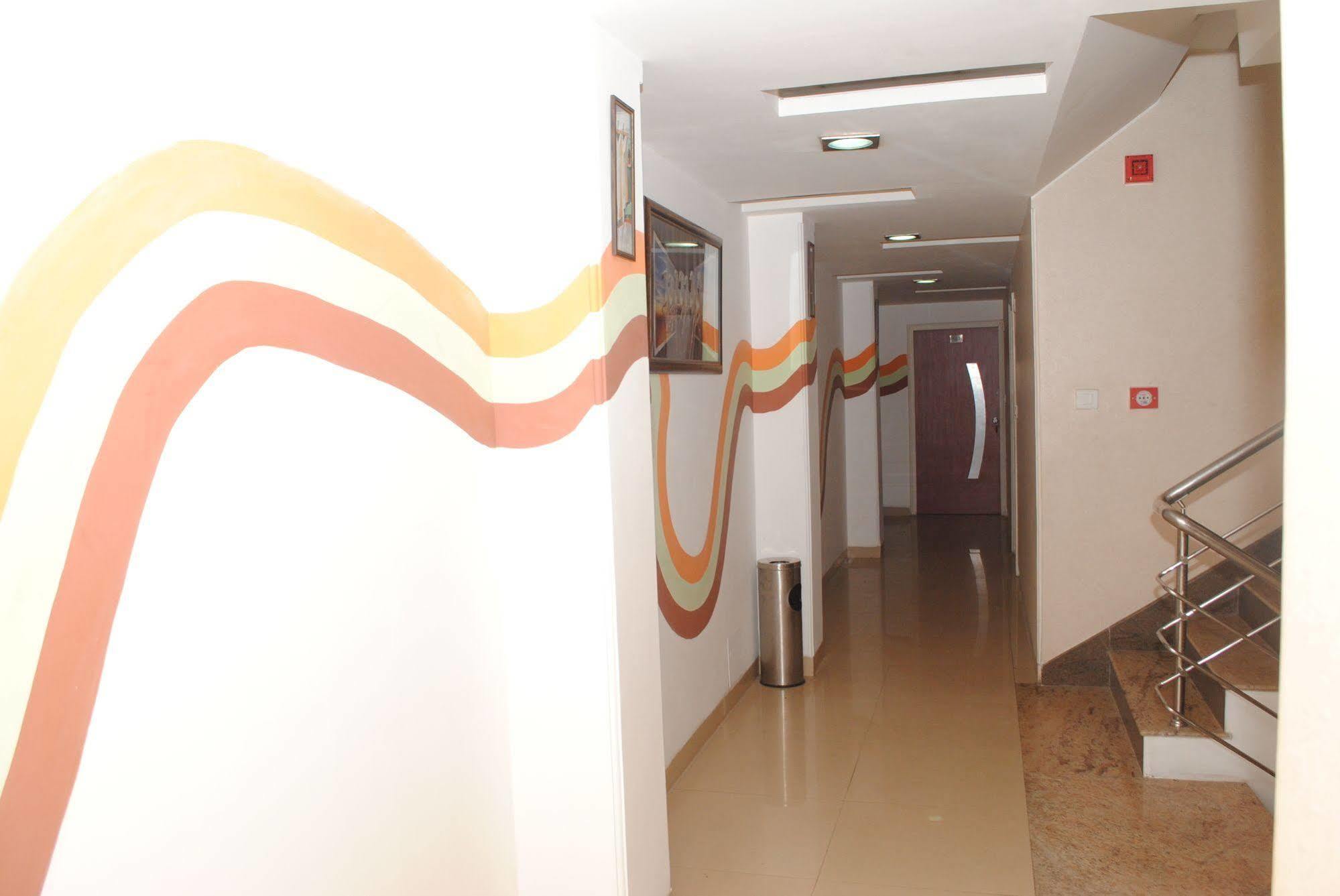 A Family Hotel Oppera Near Igi Airport New Delhi Exterior photo